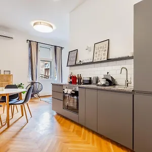 3-units-union-private-together.inbudapesthotels.com/